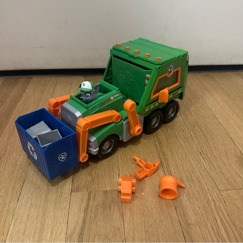 Rocky’s Reuse It Deluxe Recycling Truck